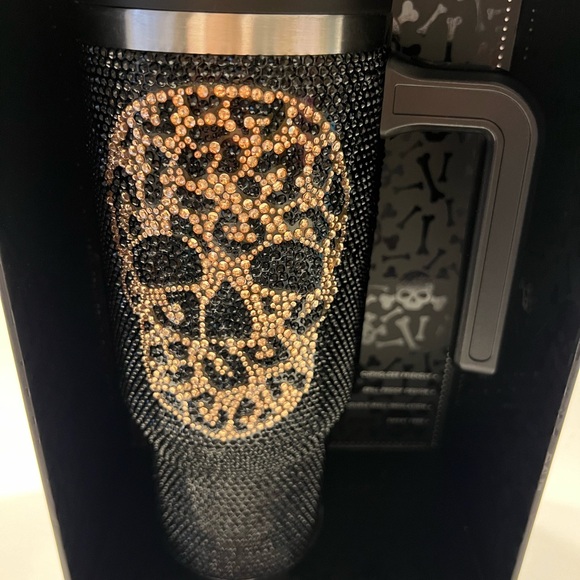 New … Hydrapeak black rhinestone skull water bottle, coffee cup Limited edition - Picture 3 of 7